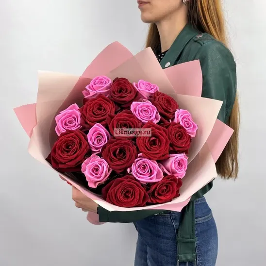 Розы «19 красно-малиновых роз» - фото 2