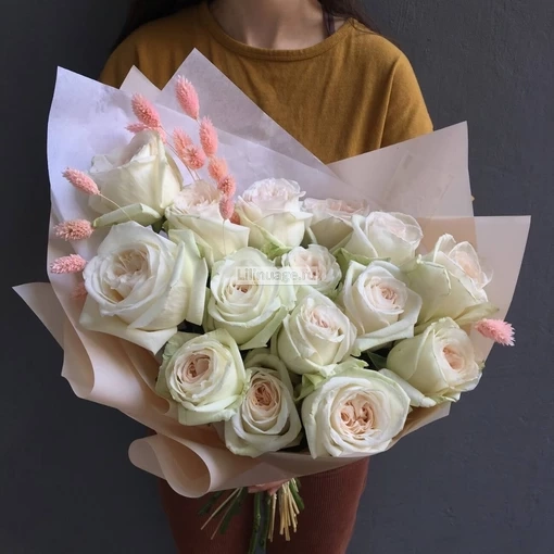 17 ароматных роз сорта " White O'hara"". Цена – 9600 руб. Арт – 1049 - №1