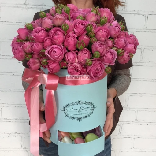 Пионовидные розы в шляпной коробке "Luxury". Цена – 10800 руб. Арт – 1194