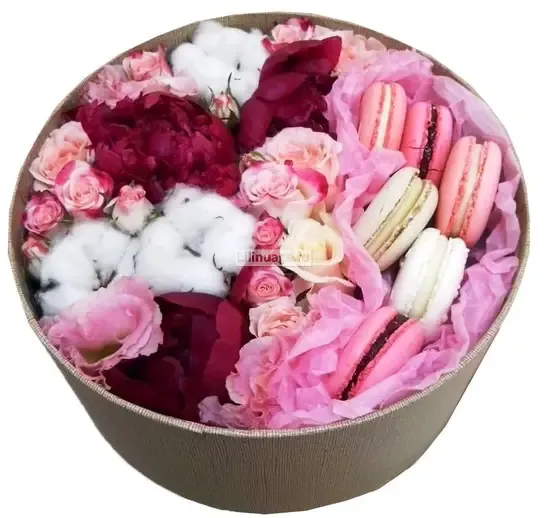 Цветы и макаруны в коробке «Цветы и макаруны в коробке  "Розовые облака"» - фото 2