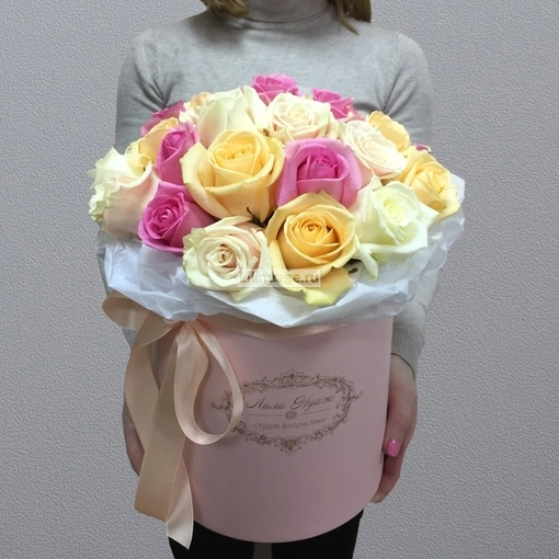 Розы в шляпной коробке  "Кружево". Цена – 5900 руб. Арт – 247 - №1