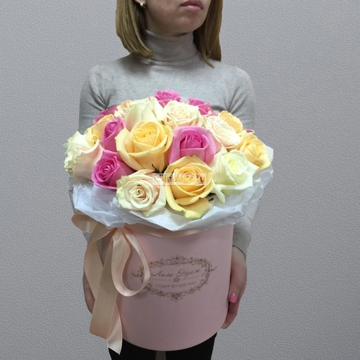 Розы в шляпной коробке  "Кружево". Цена – 4640 руб. Арт – 247