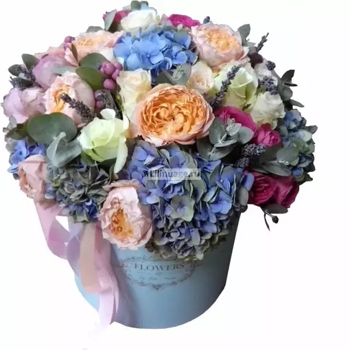 Букет цветов в коробке “Невесомость”. Цена – 11990 руб. Арт – 346
