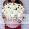 white-peonies-in-a-hatbox