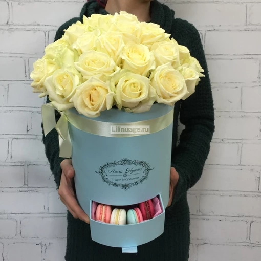 Белые розы в шляпной коробке "Luxury". Цена – 5780 руб. Арт – 465