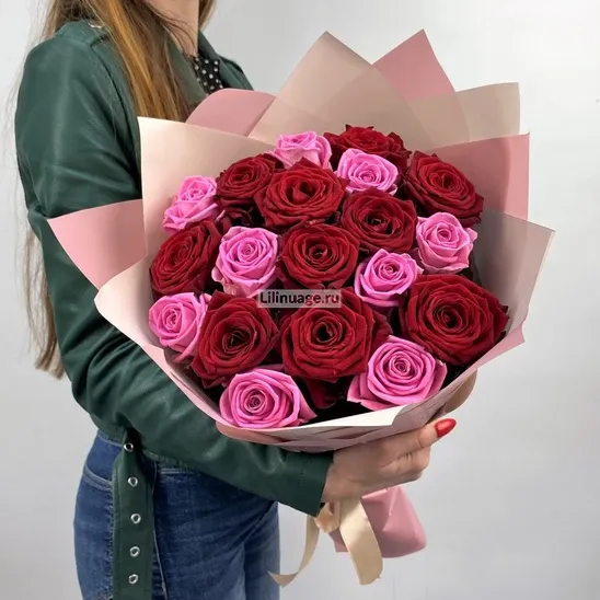 Розы «19 красно-малиновых роз» - фото 1