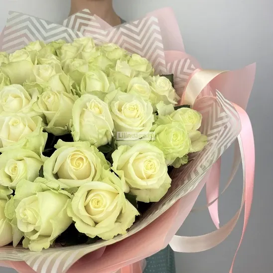 Розы «35 белых роз Аваланж» - фото 4