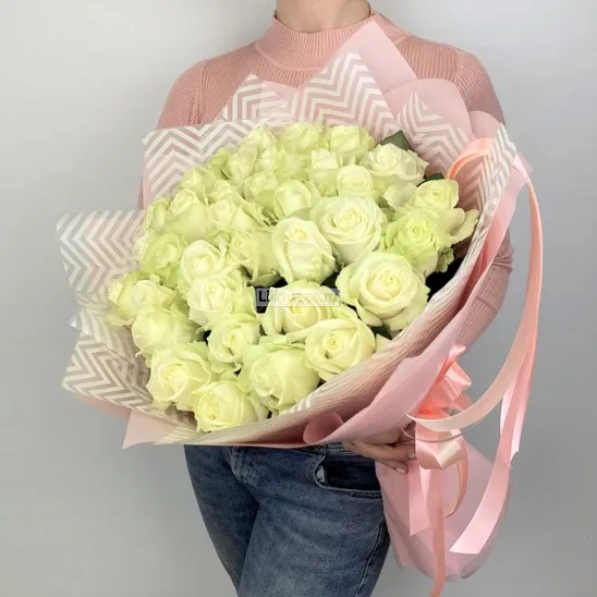 Розы «35 белых роз Аваланж» - фото 1