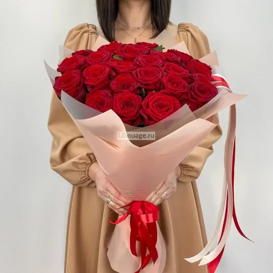 Розы «25 красных роз Ред Наоми» - фото 6