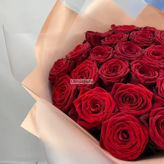 Розы «25 красных роз Ред Наоми» - фото 7