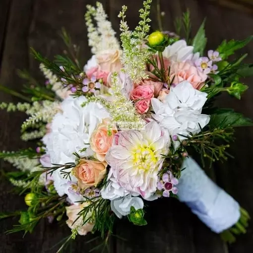 Букет невесты из гортенции,роз и астильбы "Всплеск". Цена – 11880 руб. Арт – 583 - №1