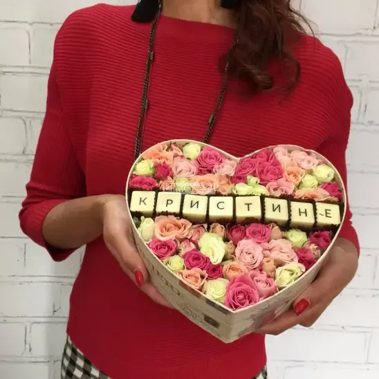  Розы «Цветы и буквы-конфеты "Кристине"» - фото 1
