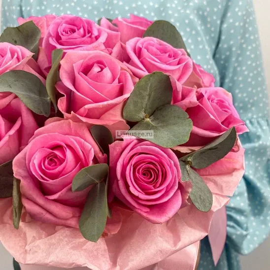 Монобукеты «Розы розовые в шляпной коробке» - фото 3