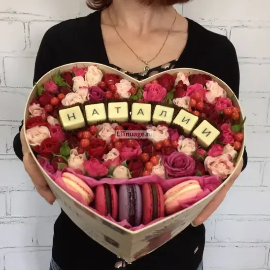 Цветы и буквы-конфеты «Коробка с цветами и сладостями» - фото 1
