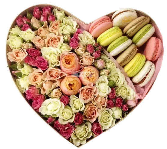  Розы «Цветы и макарони в коробке "Комплимент"» - фото 1
