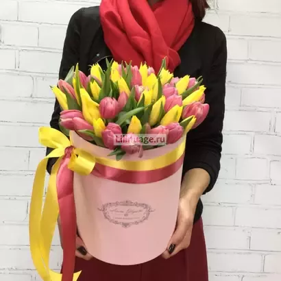 Микс тюльпанов в шляпной коробке. Цена – 7150 руб. Арт – 853 - №1