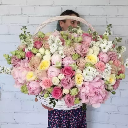 Букет цветов в корзине "100 оттенков нежности ". Цена – 45000 руб. Арт – 897 - №1
